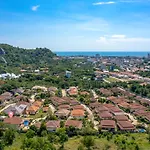 5 Bedroom Pool Villa Close To Town H5